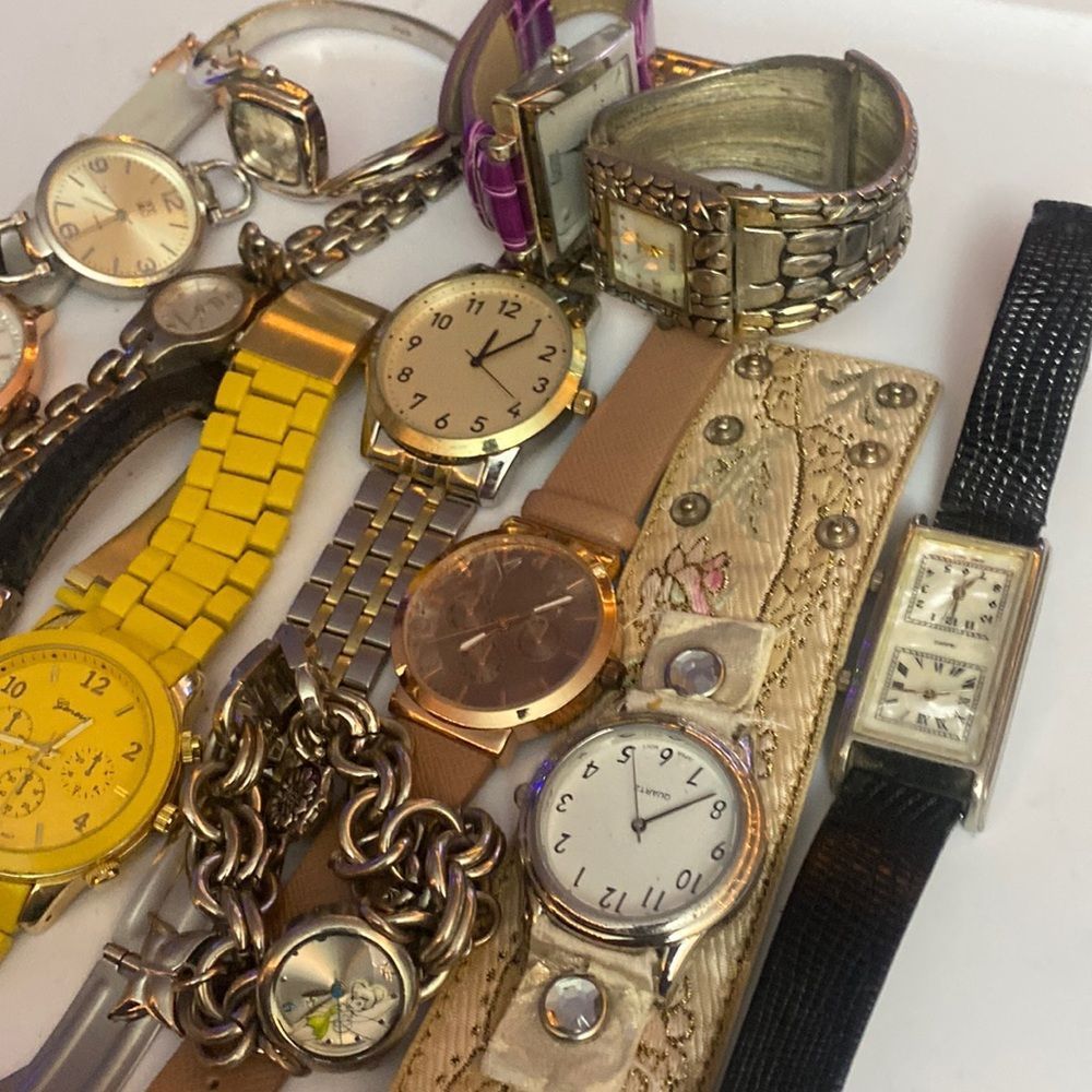 Assorted Watches Used Not Working For Parts Or Pieces lot 151 - Picture 6 of 6